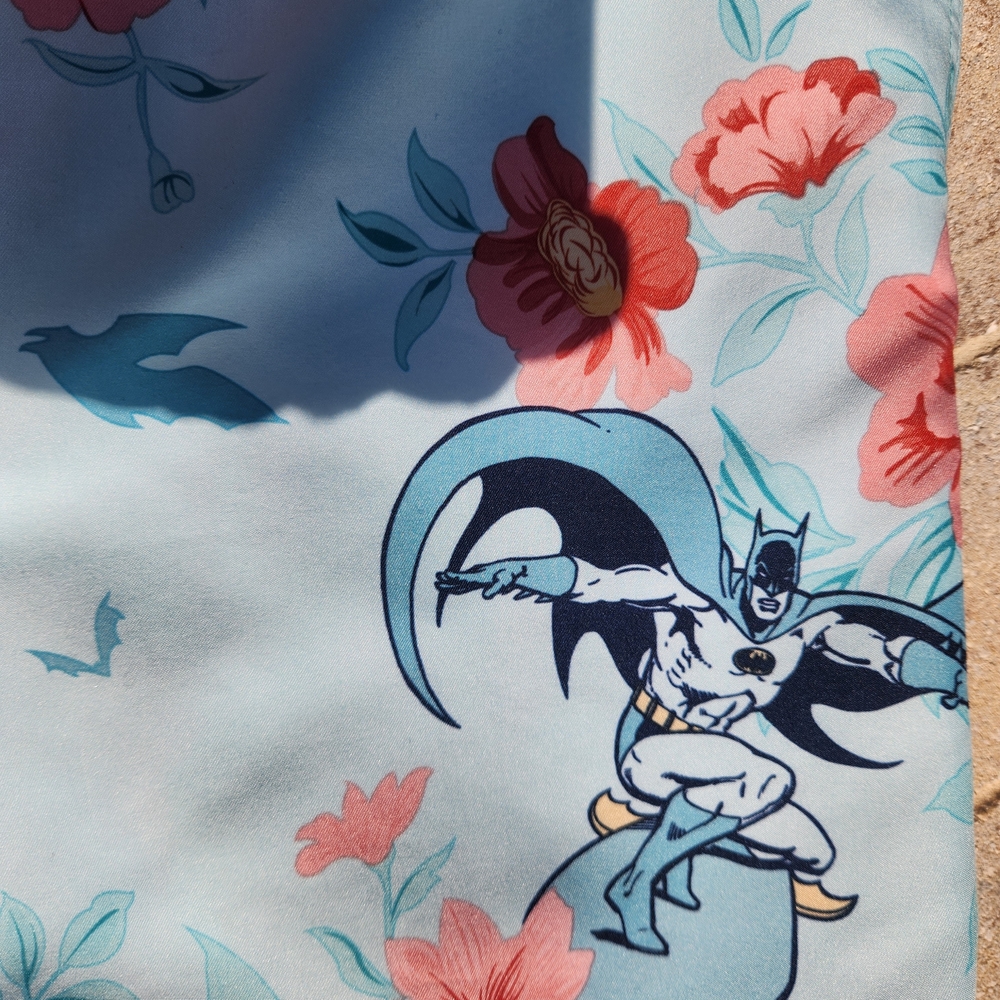 Batman Mens Light Blue Floral Swim Trunks with Drawstring Waistband Sz Small - Picture 4 of 11